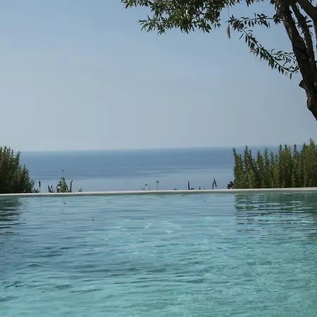 Yades Villas * Athanion