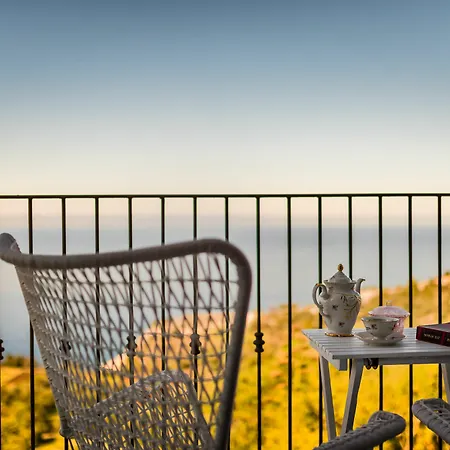 Yades Villas *